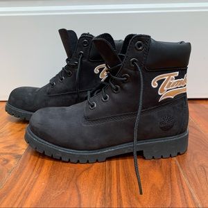 🛑 SOLD 🛑 Timberland Black Newbuck Combat / Moto Embroidered Boots size 6.5